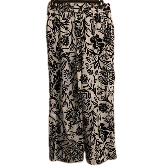Knox Rose wide leg boho pants. Black and white. Draw string waist. Size M - Picture 2 of 4